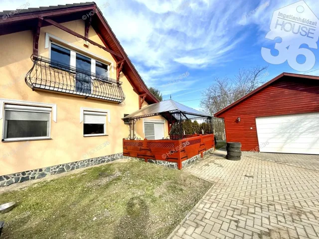 Kiadó ház Kecskemét, Kadafalva 150 nm