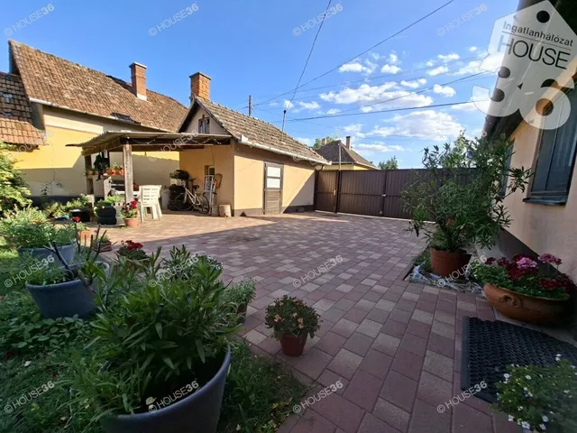 Eladó ház Tiszaalpár 72 nm