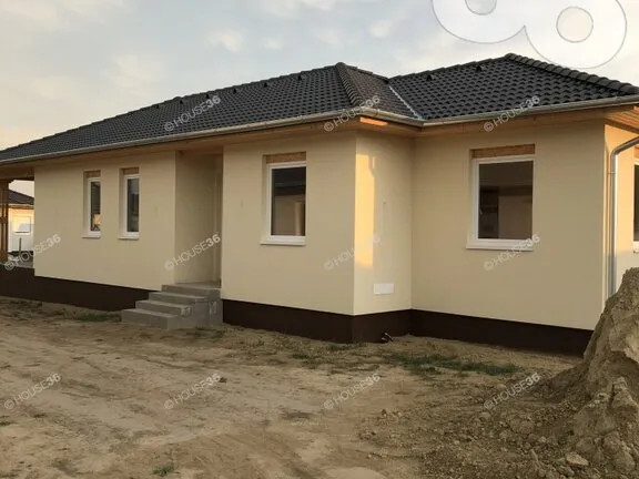Eladó nyaraló Kecskemét 96 nm