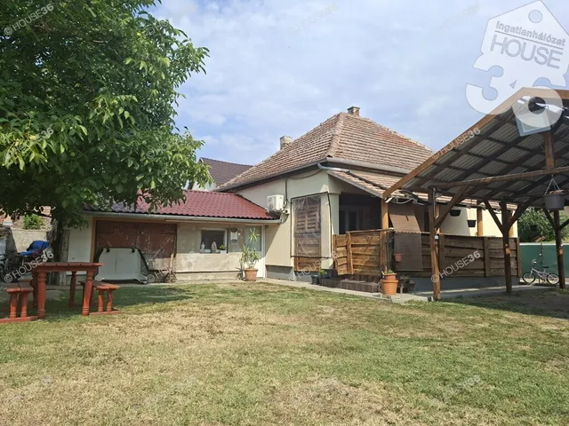 Eladó ház Tiszaalpár 67 nm