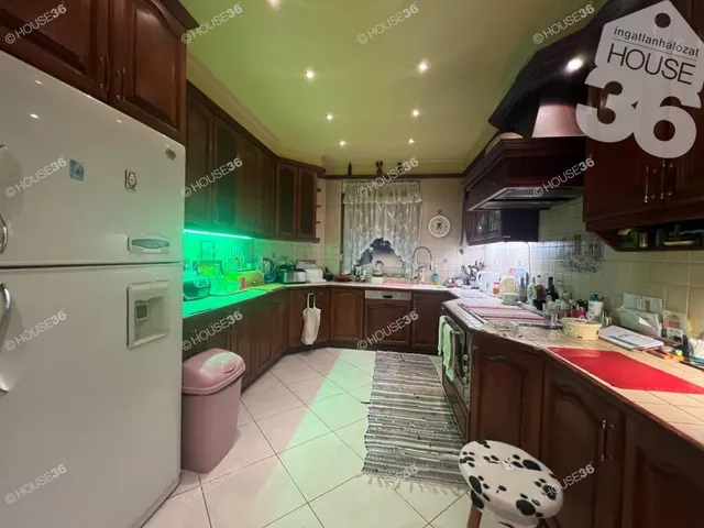 Eladó ház Kecskemét, Petőfiváros 214 nm
