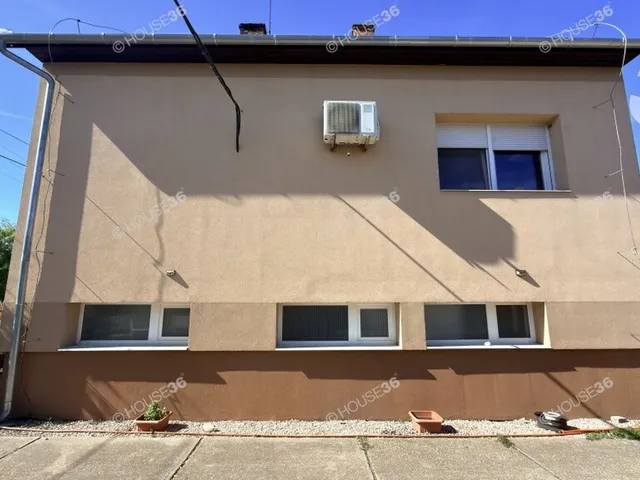 Eladó ház Izsák 196 nm