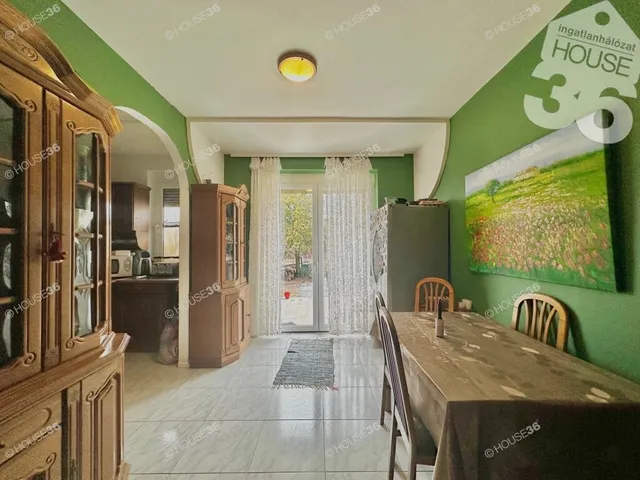 Eladó ház Zsombó 240 nm