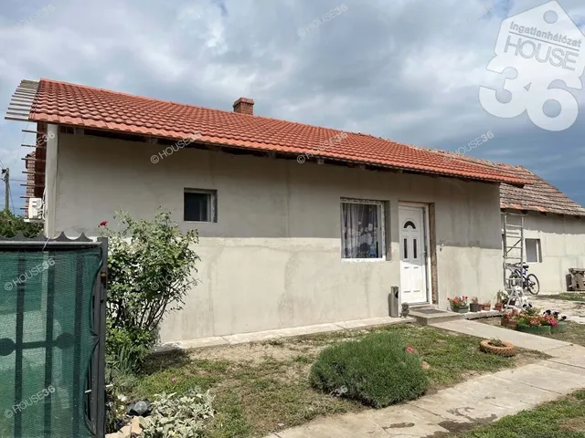 Eladó ház Nyárlőrinc 74 nm