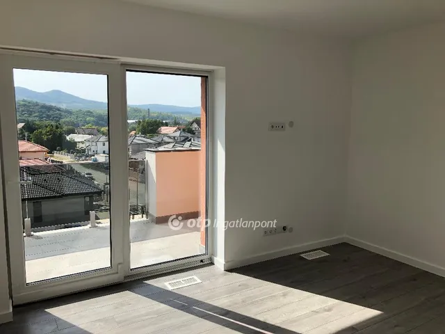 Eladó ház Üröm 144 nm