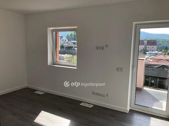 Eladó ház Üröm 144 nm