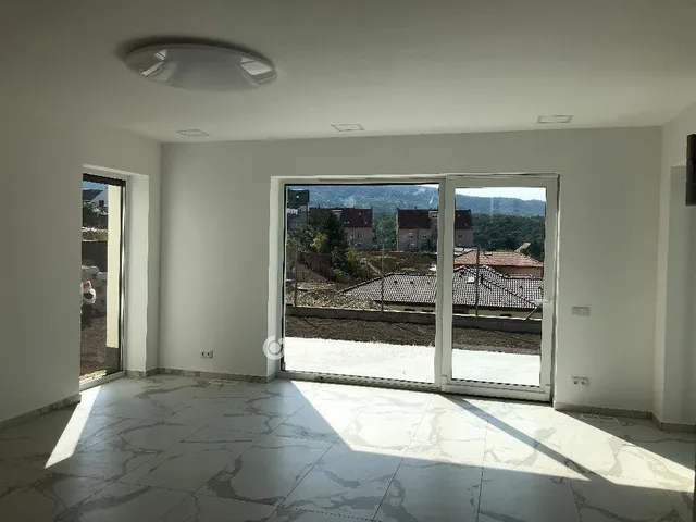 Eladó ház Üröm 144 nm