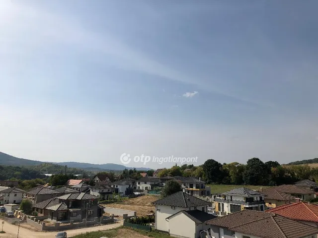 Eladó ház Üröm 144 nm