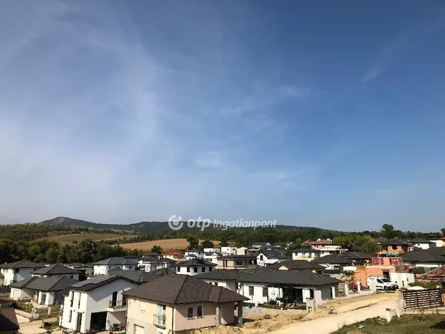 Eladó ház Üröm 144 nm