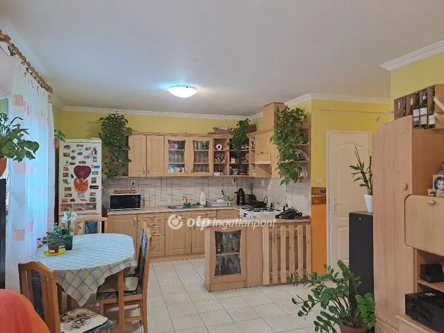 Eladó lakás Szeged, Északi városrész 75 nm