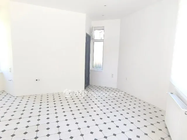 Kiadó kereskedelmi és ipari ingatlan Szentes 36 nm