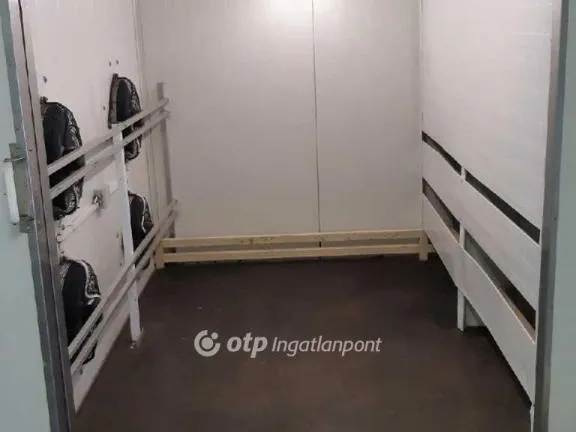 Eladó kereskedelmi és ipari ingatlan Orosháza 1200 nm