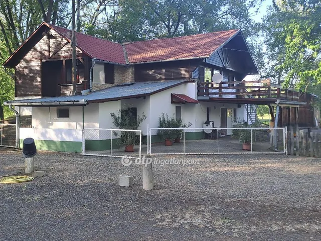 Eladó üdülő és hétvégi ház Makó 261 nm