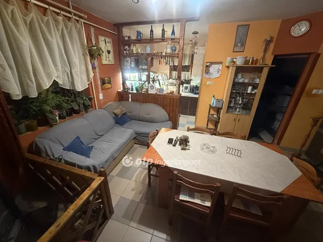 Eladó ház Tiszakécske 74 nm