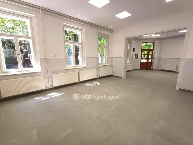Kiadó kereskedelmi és ipari ingatlan Csongrád 133 nm
