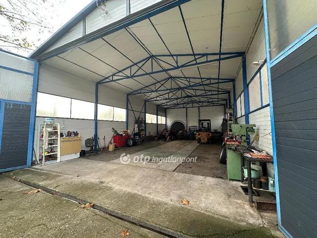 Eladó kereskedelmi és ipari ingatlan Csongrád 350 nm