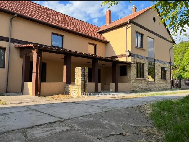 Eladó ház Orosháza 294 nm