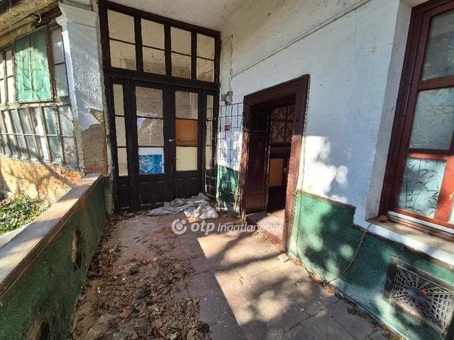 Eladó kereskedelmi és ipari ingatlan Szentes 265 nm