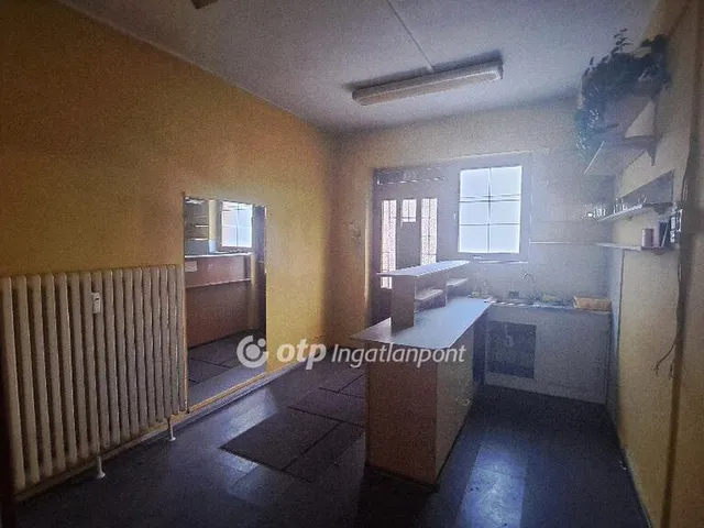 Kiadó kereskedelmi és ipari ingatlan Budapest XI. kerület 80 nm