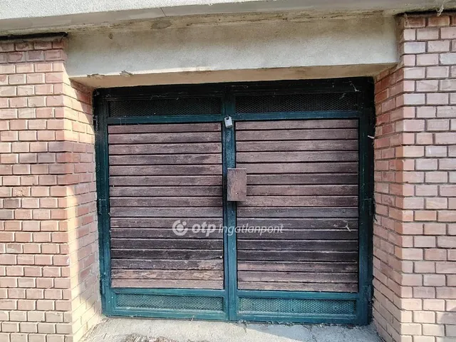 Eladó garázs Szentes 17 nm