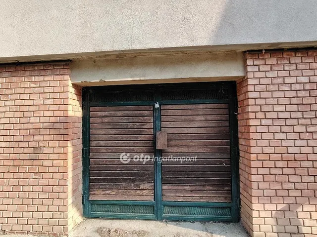 Eladó garázs Szentes 17 nm