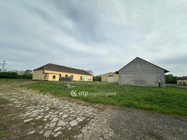 Eladó kereskedelmi és ipari ingatlan Derekegyház 2405 nm