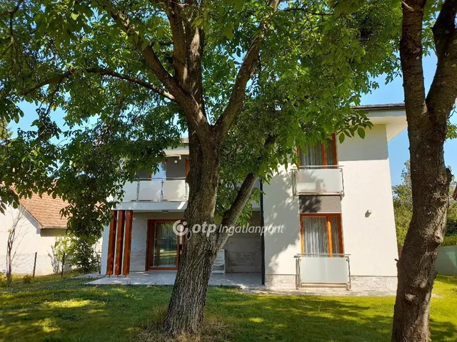 Eladó ház Budapest II. kerület, Erzsébetliget 273 nm