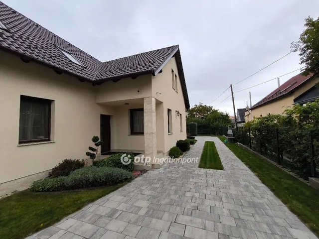 Eladó ház Solymár 320 nm