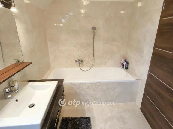 Eladó ház Solymár 320 nm