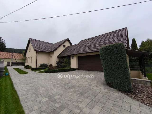 Eladó ház Solymár 320 nm