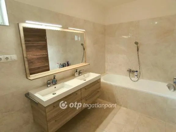 Eladó ház Solymár 320 nm