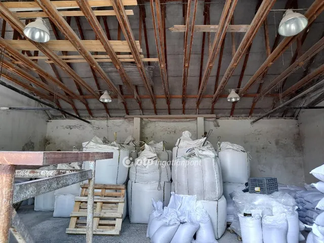 Eladó kereskedelmi és ipari ingatlan Solymár 300 nm