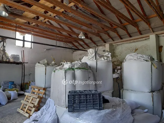 Eladó kereskedelmi és ipari ingatlan Solymár 300 nm