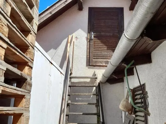 Eladó kereskedelmi és ipari ingatlan Solymár 300 nm