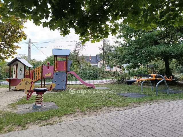 Eladó telek Solymár 736 nm