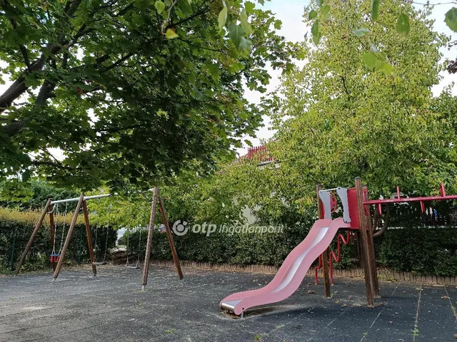 Eladó telek Solymár 736 nm