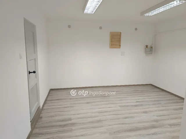 Eladó kereskedelmi és ipari ingatlan Budapest XI. kerület 80 nm