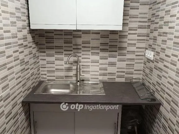 Eladó kereskedelmi és ipari ingatlan Budapest XI. kerület 80 nm