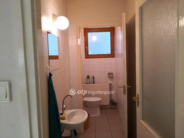 Kiadó kereskedelmi és ipari ingatlan Kecskemét 74 nm