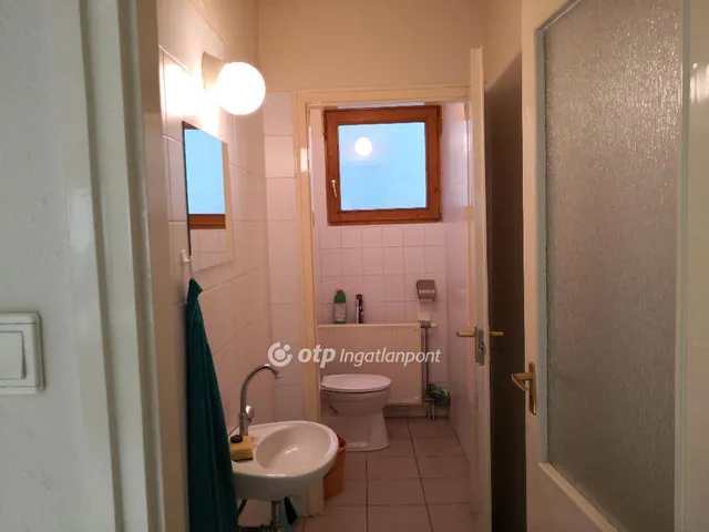 Kiadó kereskedelmi és ipari ingatlan Kecskemét 74 nm