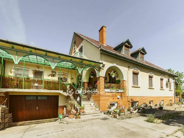 Eladó üdülő és hétvégi ház Cegléd 240 nm