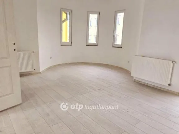 Eladó lakás Szolnok 74 nm
