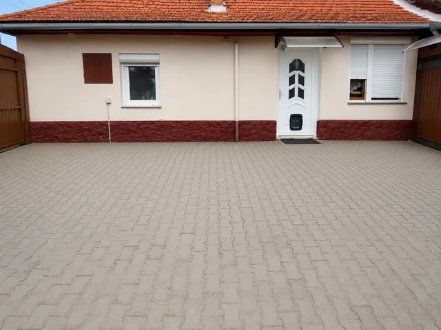 Eladó ház Tiszakécske 77 nm