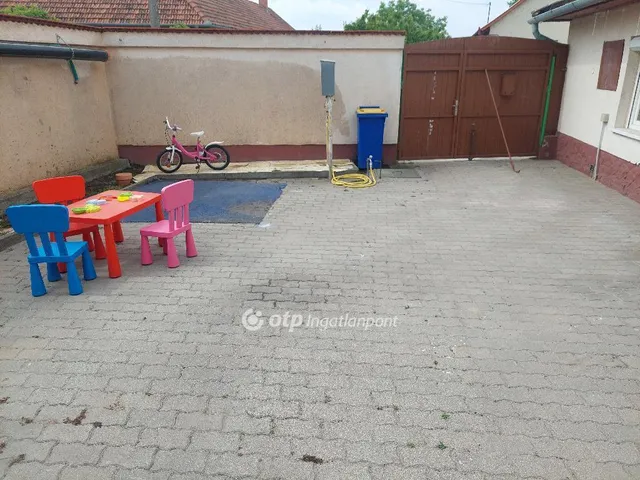 Eladó ház Tiszakécske 78 nm