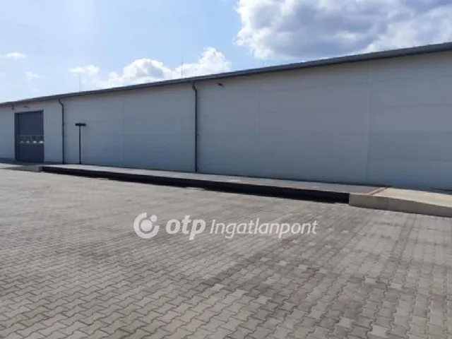 Eladó kereskedelmi és ipari ingatlan Helvécia 3800 nm