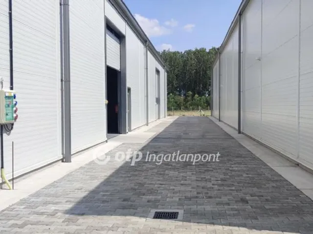 Eladó kereskedelmi és ipari ingatlan Helvécia 3800 nm