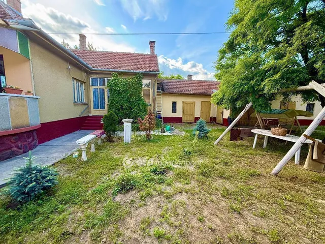 Eladó ház Cegléd 99 nm