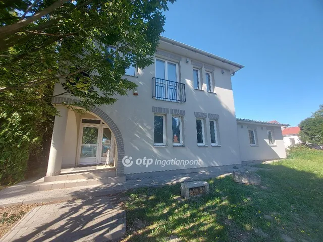 Eladó kereskedelmi és ipari ingatlan Kecskemét 536 nm