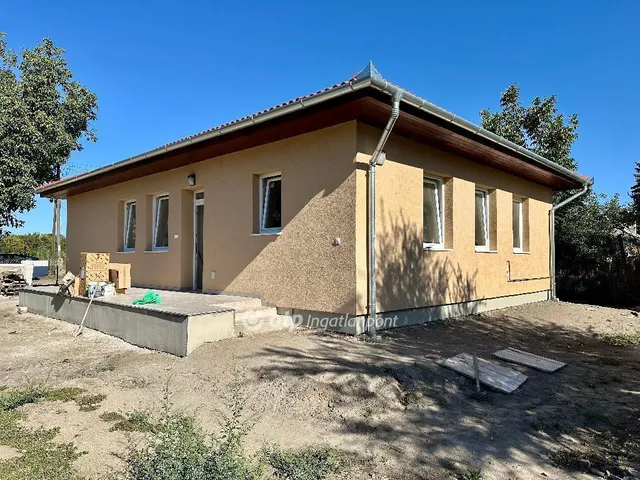 Eladó ház Cegléd 93 nm