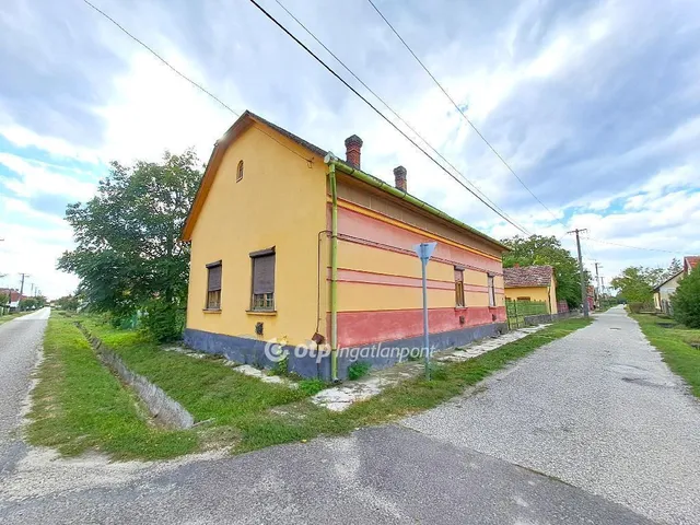 Eladó ház Kocsér 75 nm